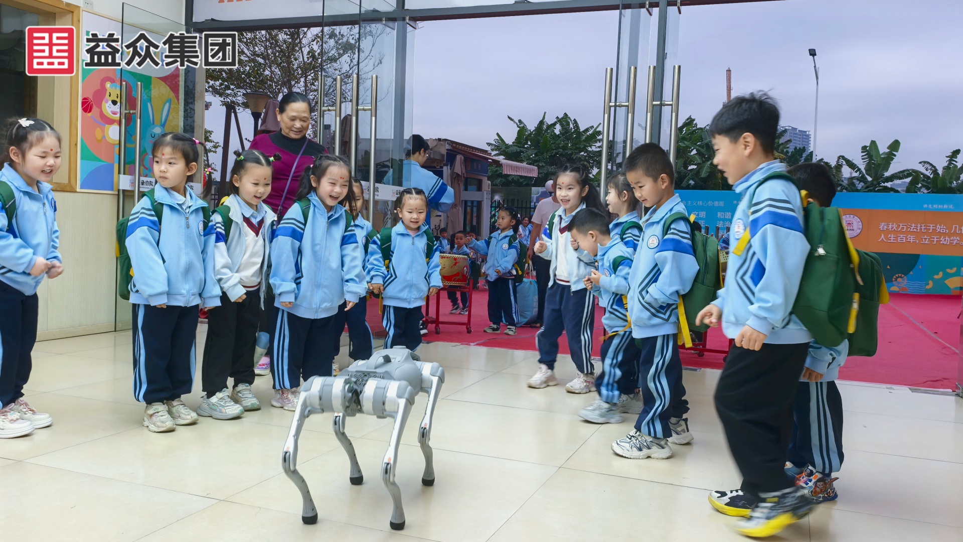 機(jī)器狗表演2_副本